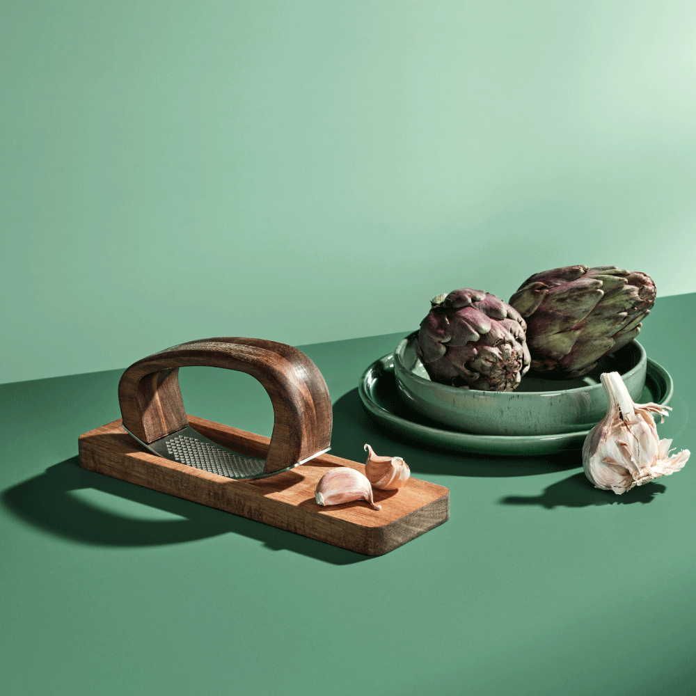 Roccaalio Rocking Garlic Press with Chopping Board