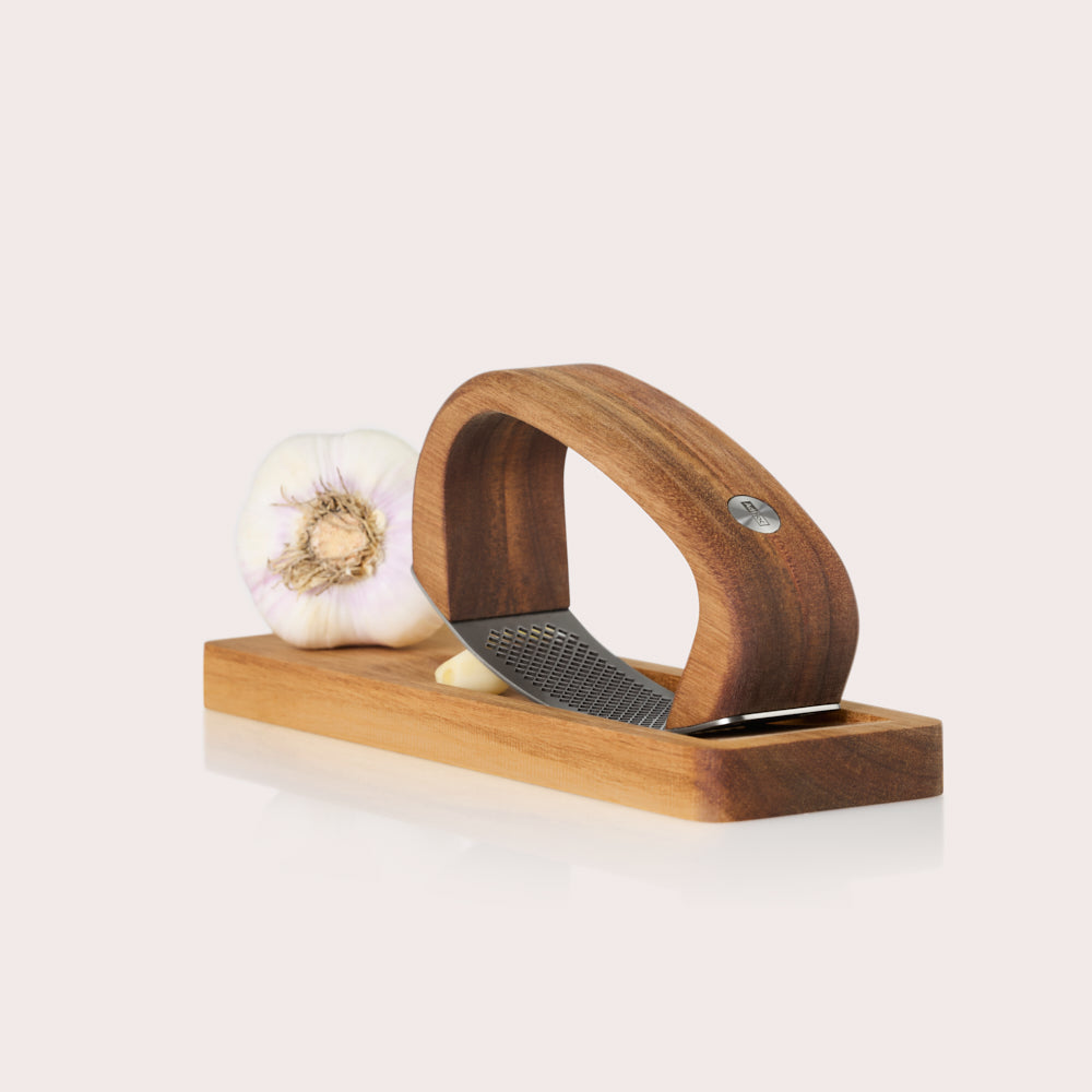 Roccaalio Rocking Garlic Press with Chopping Board